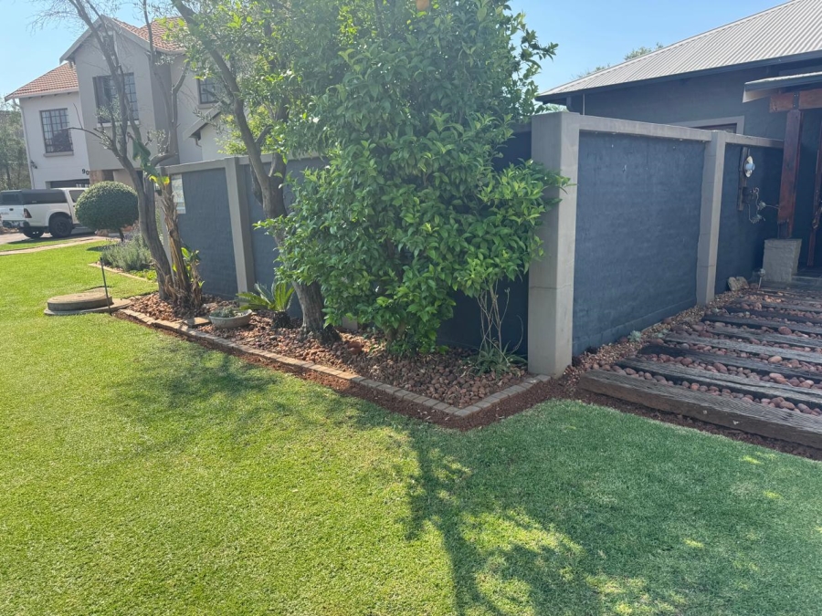 2 Bedroom Property for Sale in Eldoraigne Gauteng