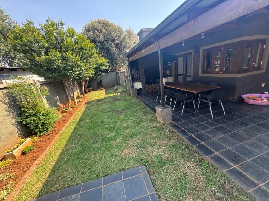 2 Bedroom Property for Sale in Eldoraigne Gauteng