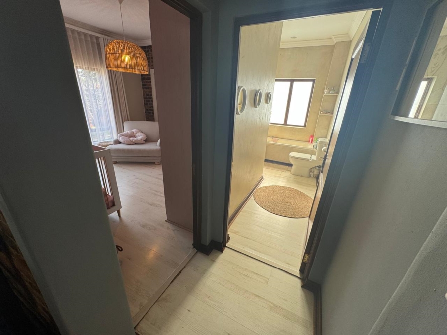 2 Bedroom Property for Sale in Eldoraigne Gauteng