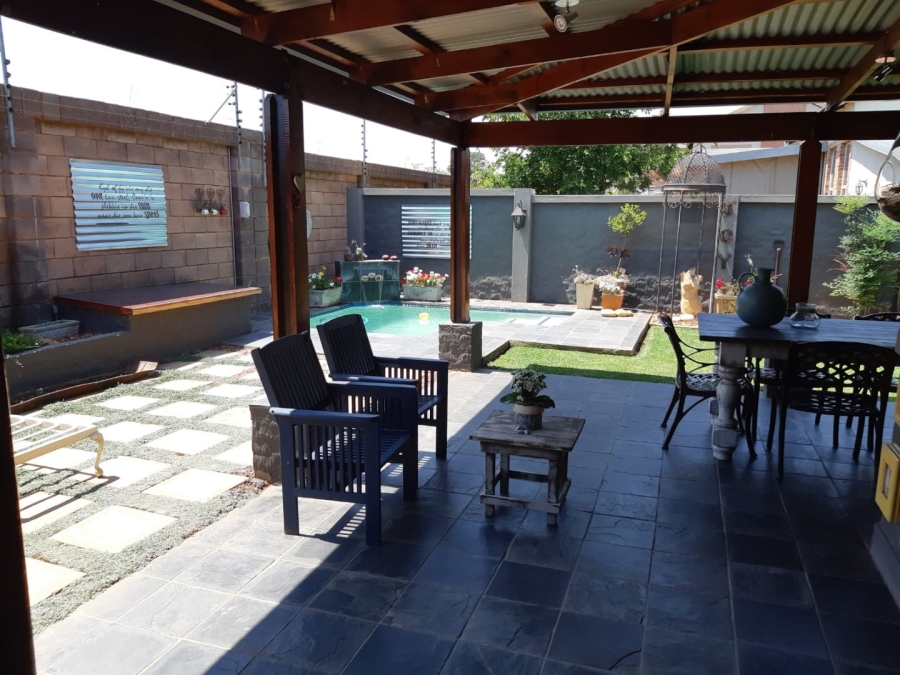 2 Bedroom Property for Sale in Eldoraigne Gauteng