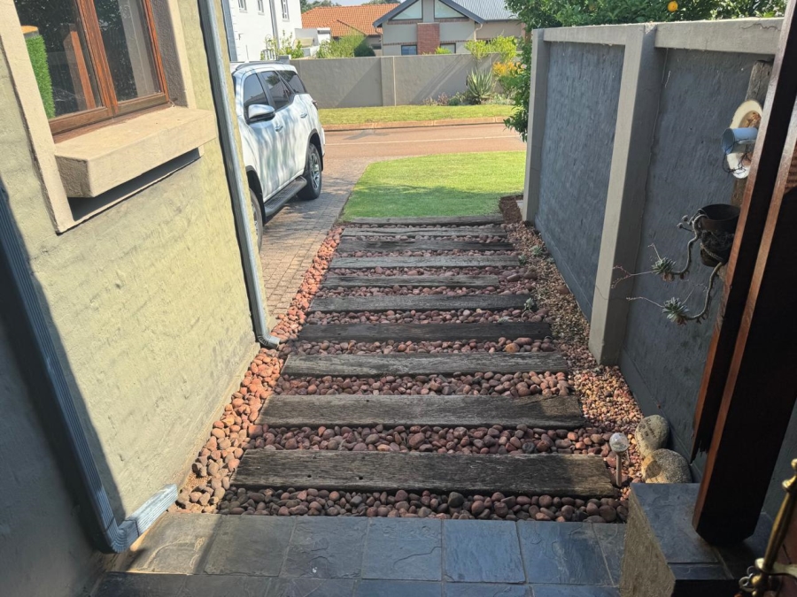 2 Bedroom Property for Sale in Eldoraigne Gauteng