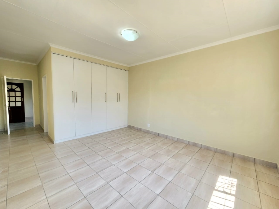 4 Bedroom Property for Sale in Linmeyer Gauteng