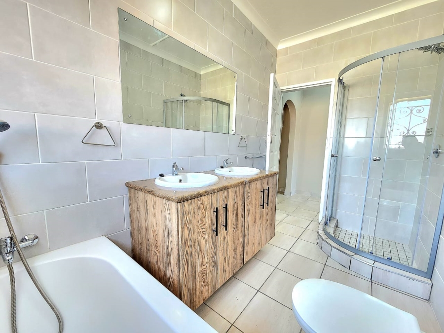 4 Bedroom Property for Sale in Linmeyer Gauteng