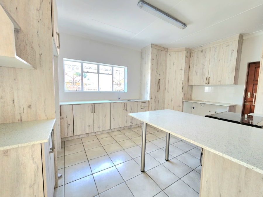 4 Bedroom Property for Sale in Linmeyer Gauteng