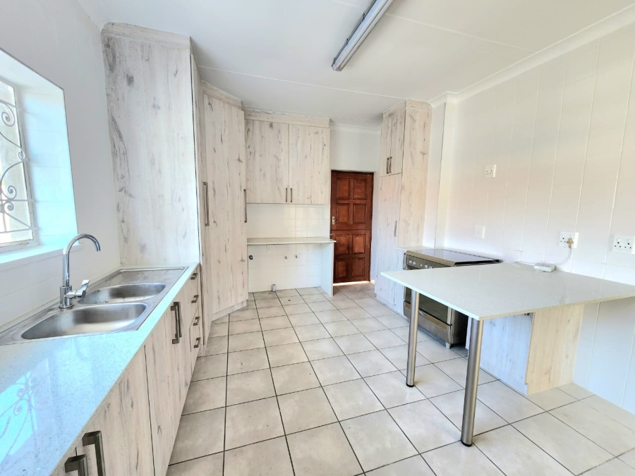 4 Bedroom Property for Sale in Linmeyer Gauteng