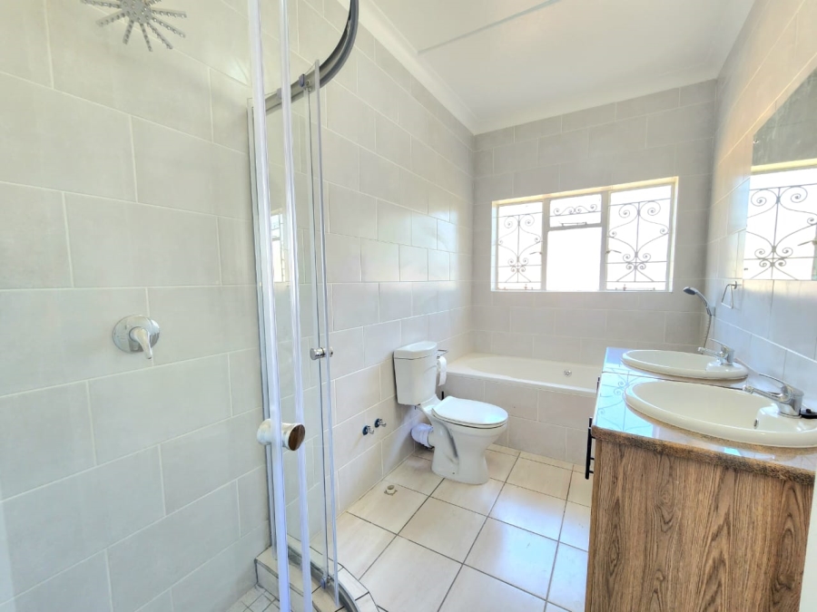 4 Bedroom Property for Sale in Linmeyer Gauteng