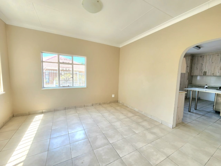 4 Bedroom Property for Sale in Linmeyer Gauteng