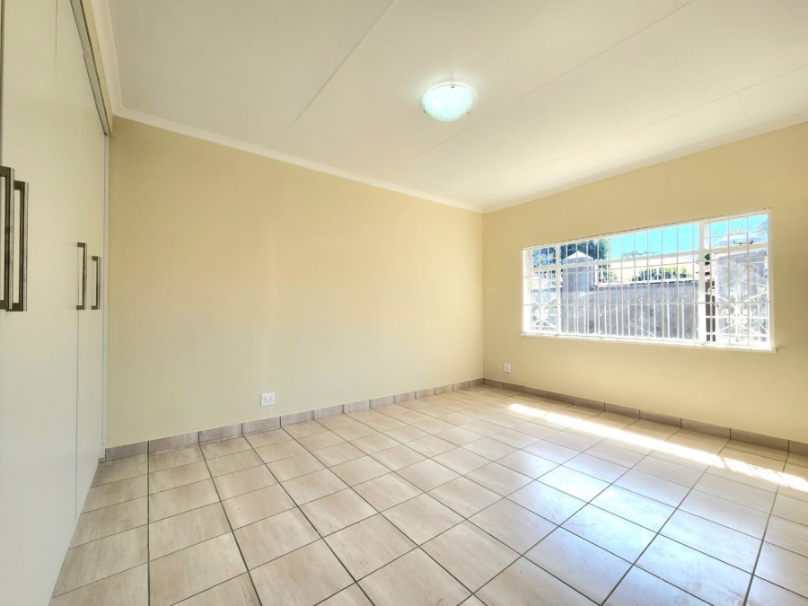 4 Bedroom Property for Sale in Linmeyer Gauteng