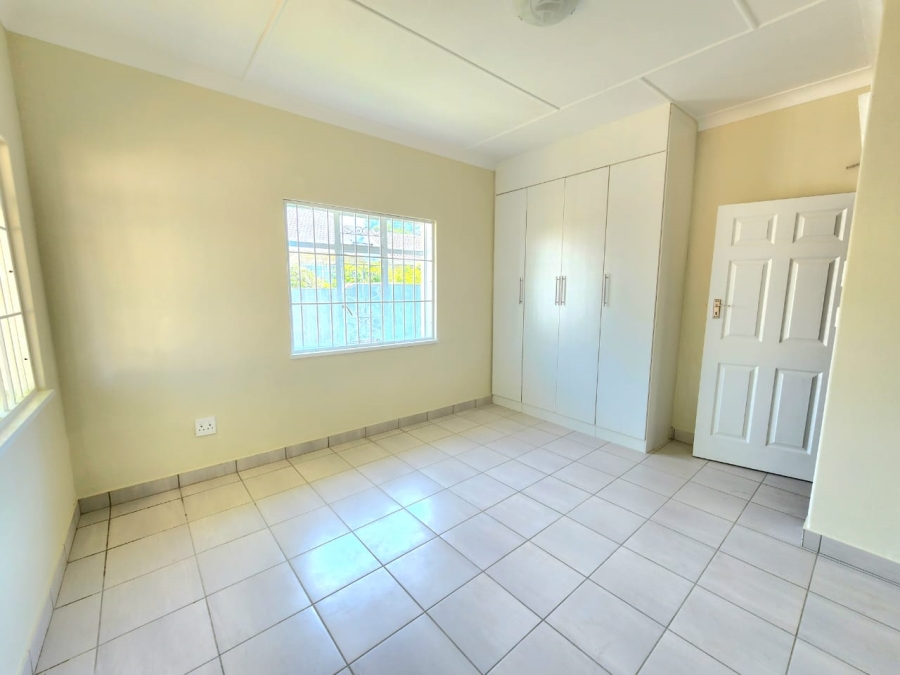 4 Bedroom Property for Sale in Linmeyer Gauteng