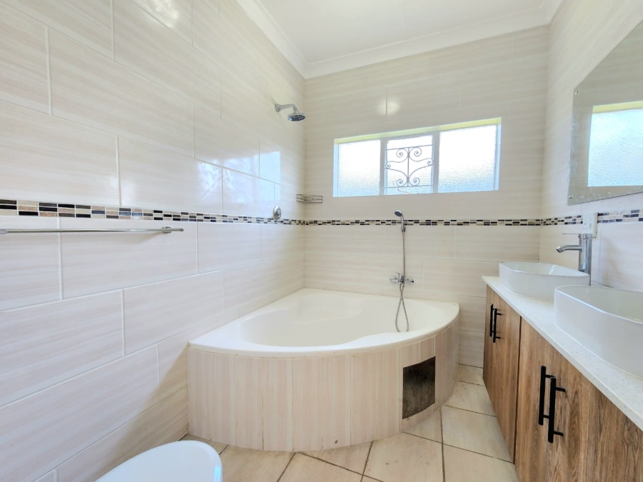 4 Bedroom Property for Sale in Linmeyer Gauteng
