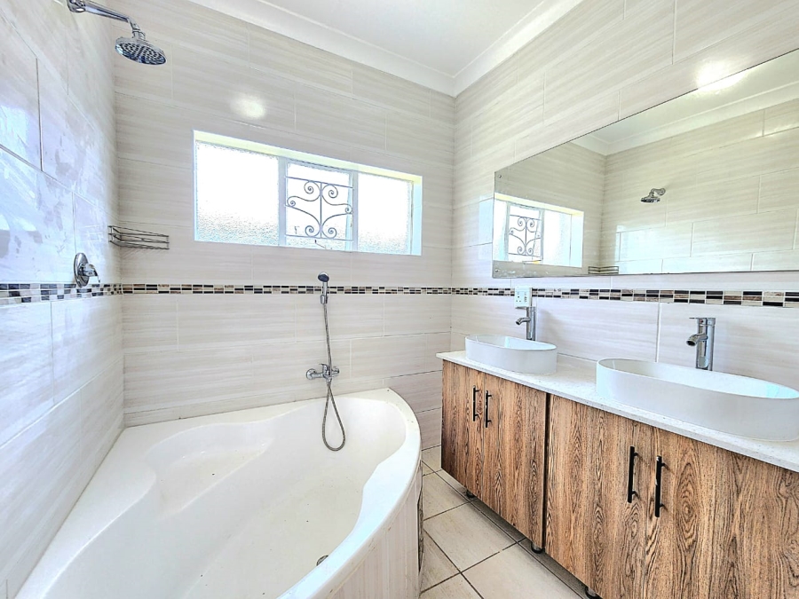 4 Bedroom Property for Sale in Linmeyer Gauteng