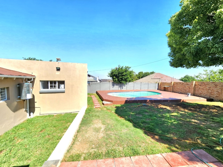 4 Bedroom Property for Sale in Linmeyer Gauteng