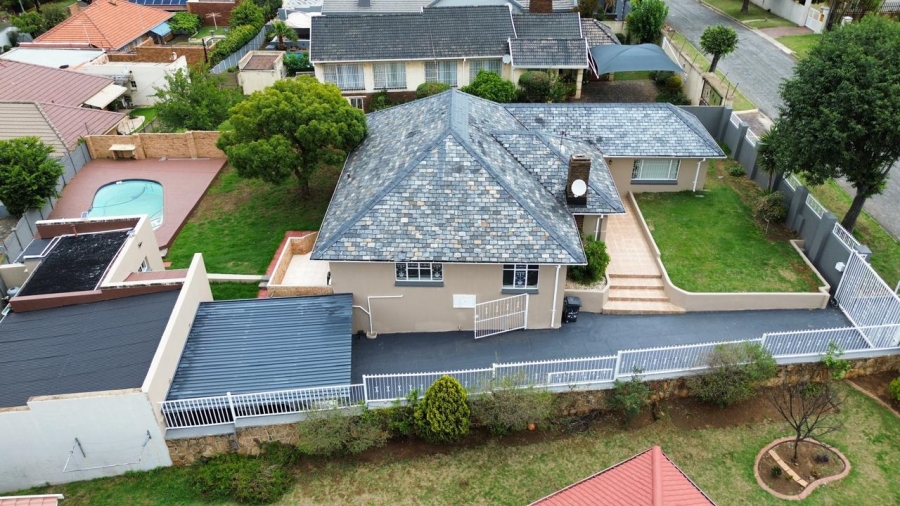 4 Bedroom Property for Sale in Linmeyer Gauteng