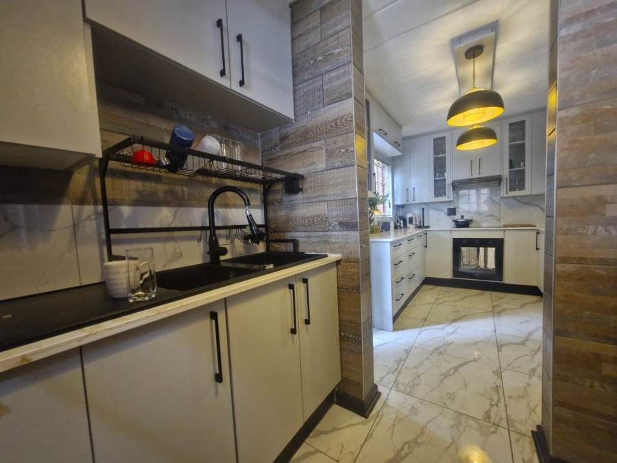 4 Bedroom Property for Sale in Dayanglen Gauteng