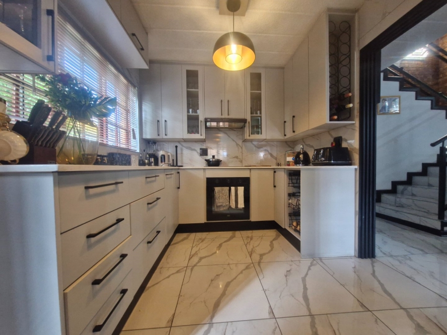 4 Bedroom Property for Sale in Dayanglen Gauteng