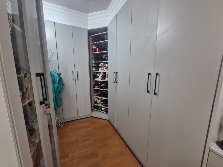 4 Bedroom Property for Sale in Dayanglen Gauteng