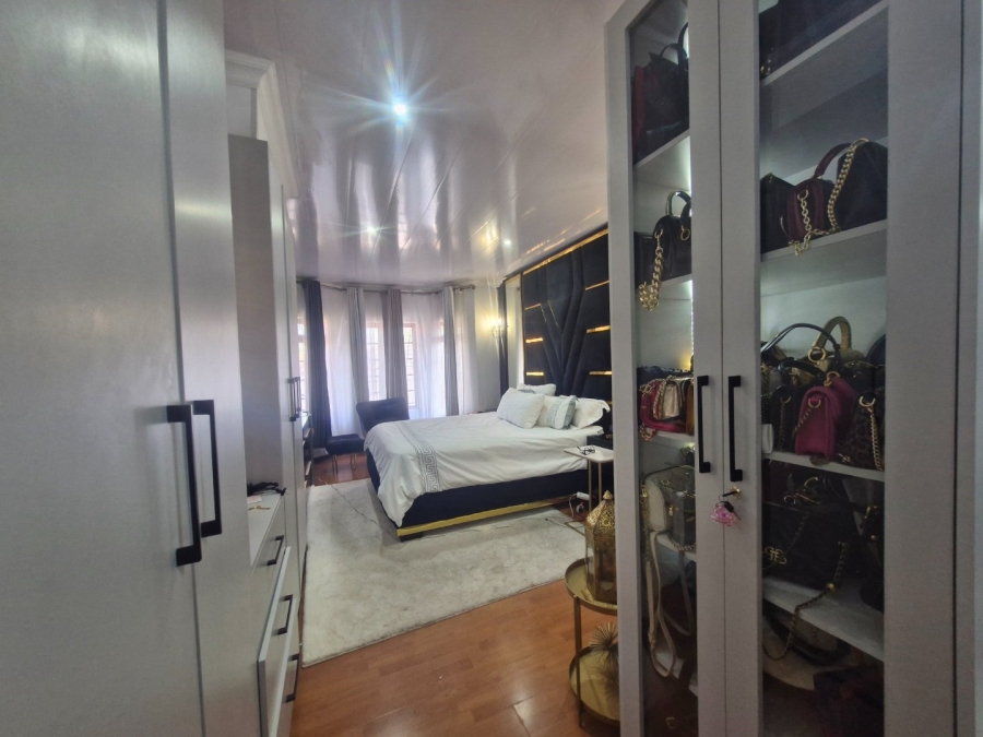 4 Bedroom Property for Sale in Dayanglen Gauteng