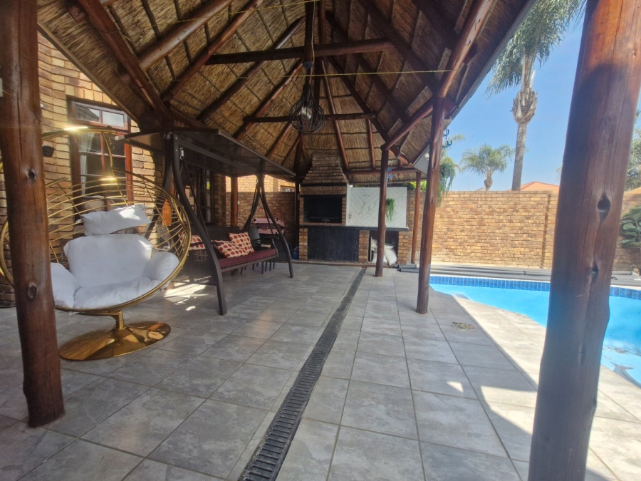 4 Bedroom Property for Sale in Dayanglen Gauteng