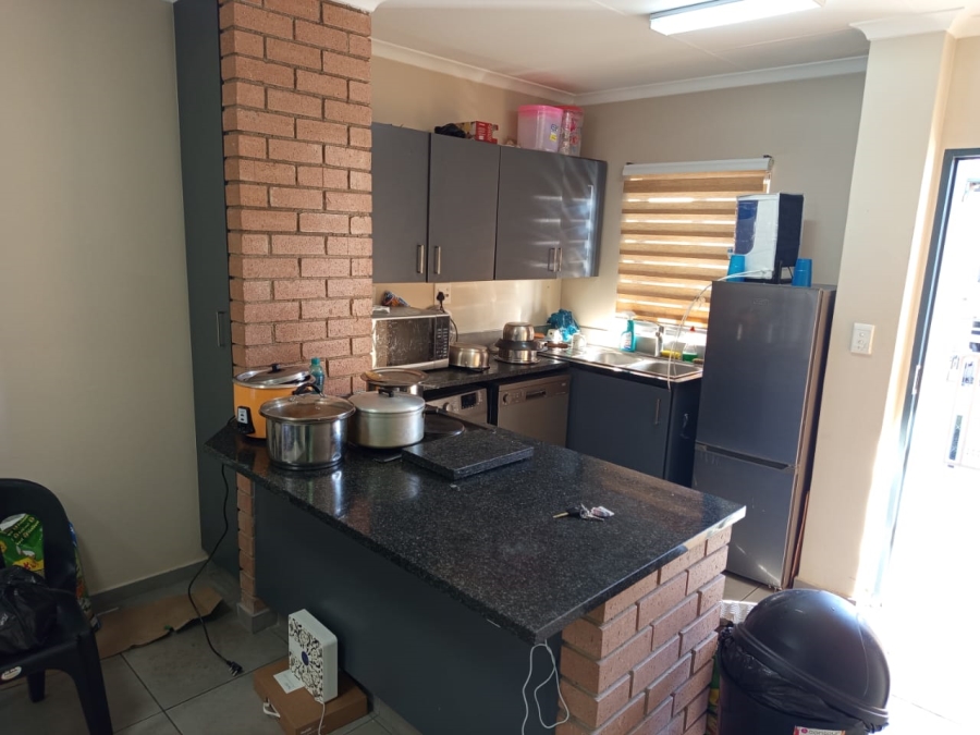2 Bedroom Property for Sale in Vorna Valley Gauteng