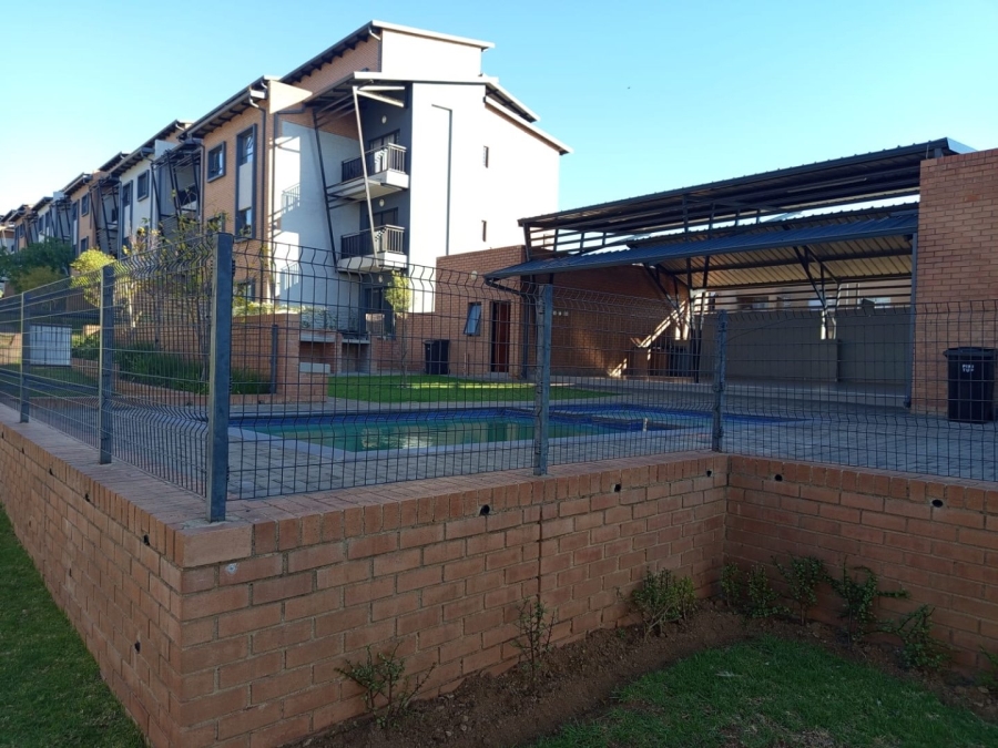 2 Bedroom Property for Sale in Vorna Valley Gauteng