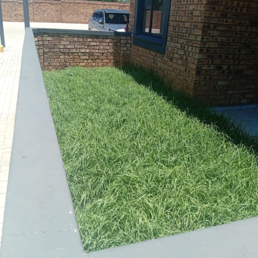 2 Bedroom Property for Sale in Cloverdene Gauteng