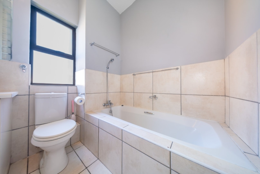 2 Bedroom Property for Sale in Greenstone Hill Gauteng