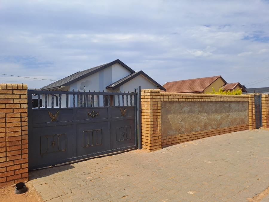 2 Bedroom Property for Sale in Protea Glen Gauteng