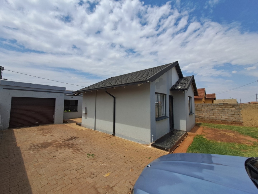 2 Bedroom Property for Sale in Protea Glen Gauteng