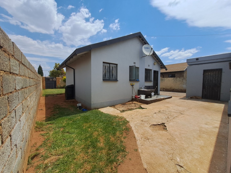2 Bedroom Property for Sale in Protea Glen Gauteng