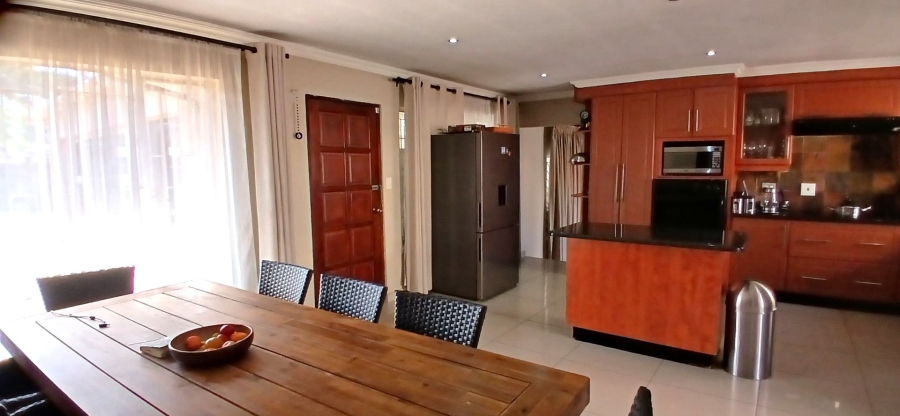 5 Bedroom Property for Sale in Heuweloord Gauteng