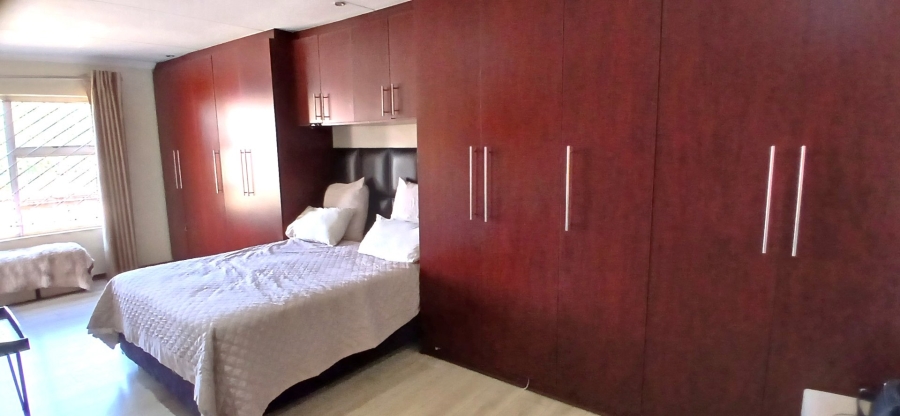 5 Bedroom Property for Sale in Heuweloord Gauteng