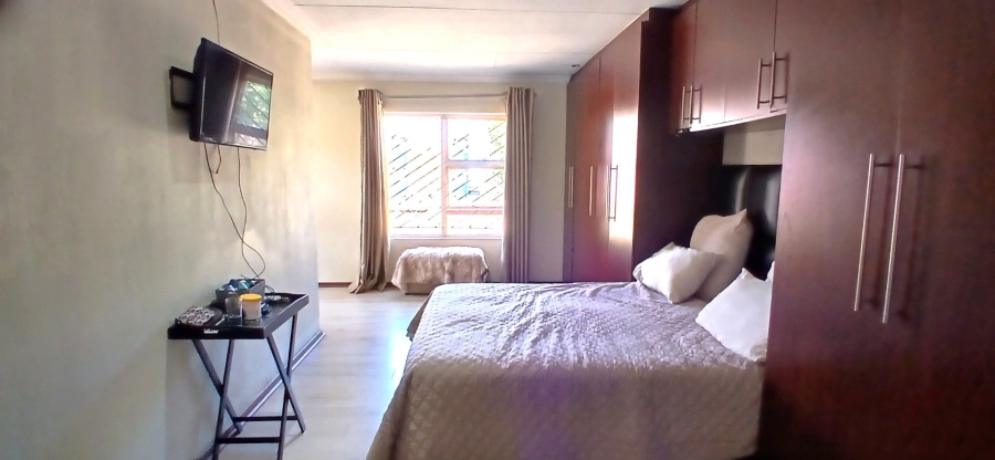 5 Bedroom Property for Sale in Heuweloord Gauteng