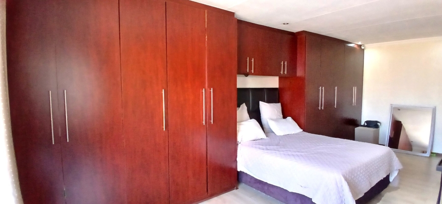 5 Bedroom Property for Sale in Heuweloord Gauteng