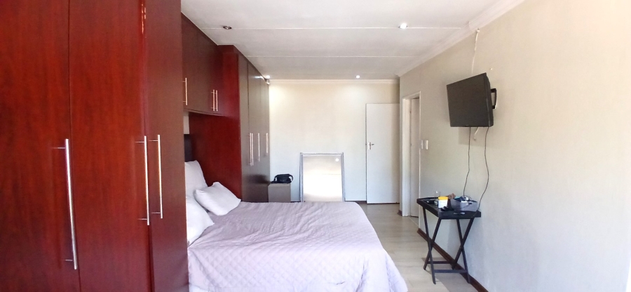 5 Bedroom Property for Sale in Heuweloord Gauteng