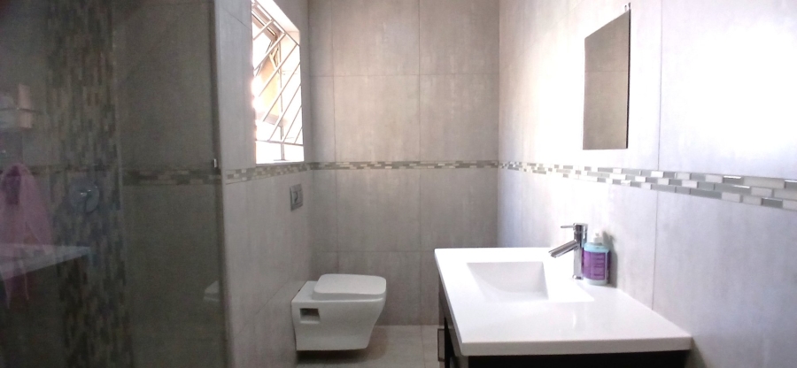5 Bedroom Property for Sale in Heuweloord Gauteng