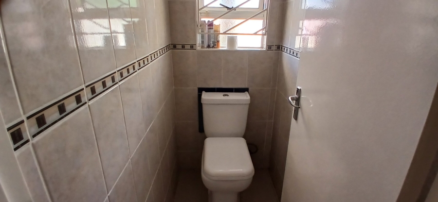 5 Bedroom Property for Sale in Heuweloord Gauteng