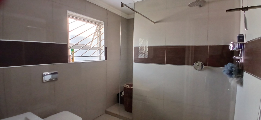 5 Bedroom Property for Sale in Heuweloord Gauteng