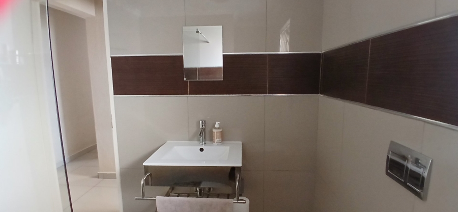 5 Bedroom Property for Sale in Heuweloord Gauteng