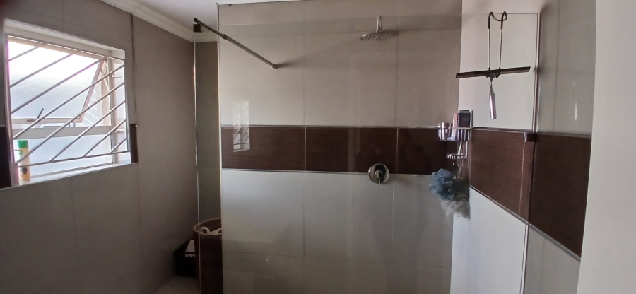 5 Bedroom Property for Sale in Heuweloord Gauteng