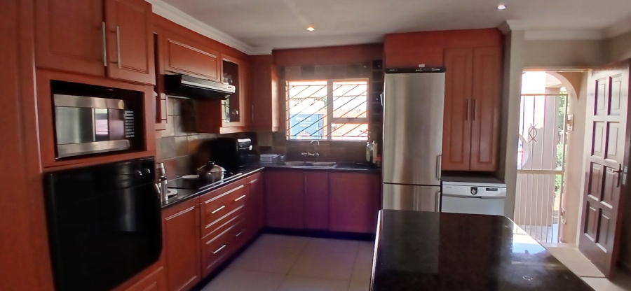 5 Bedroom Property for Sale in Heuweloord Gauteng