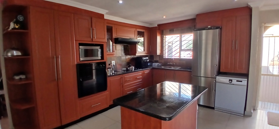 5 Bedroom Property for Sale in Heuweloord Gauteng