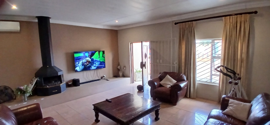 5 Bedroom Property for Sale in Heuweloord Gauteng