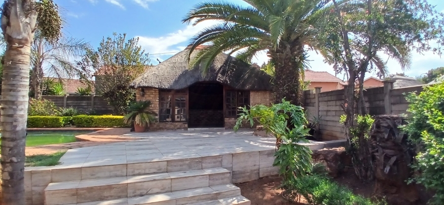 5 Bedroom Property for Sale in Heuweloord Gauteng