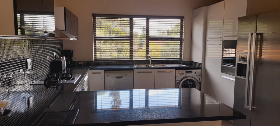 To Let 4 Bedroom Property for Rent in Sandown Gauteng