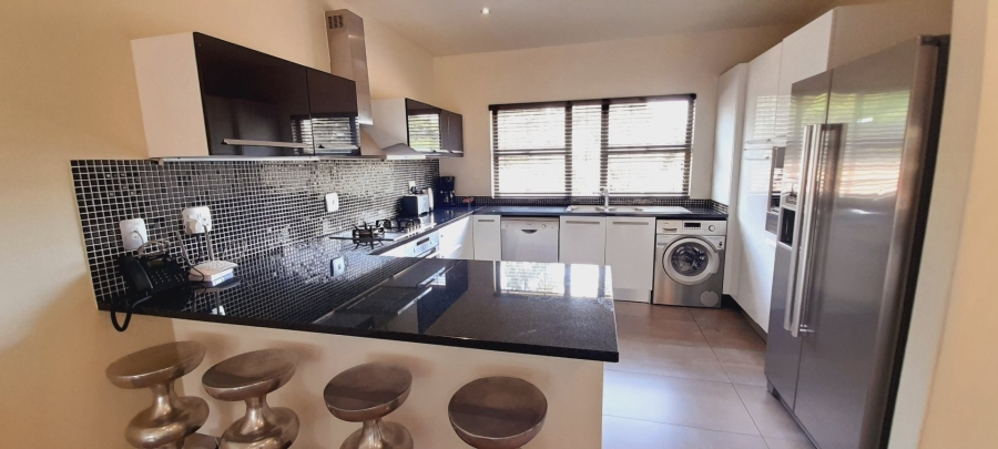 To Let 4 Bedroom Property for Rent in Sandown Gauteng