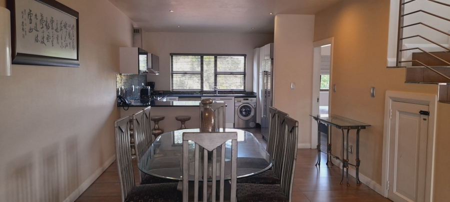 To Let 4 Bedroom Property for Rent in Sandown Gauteng