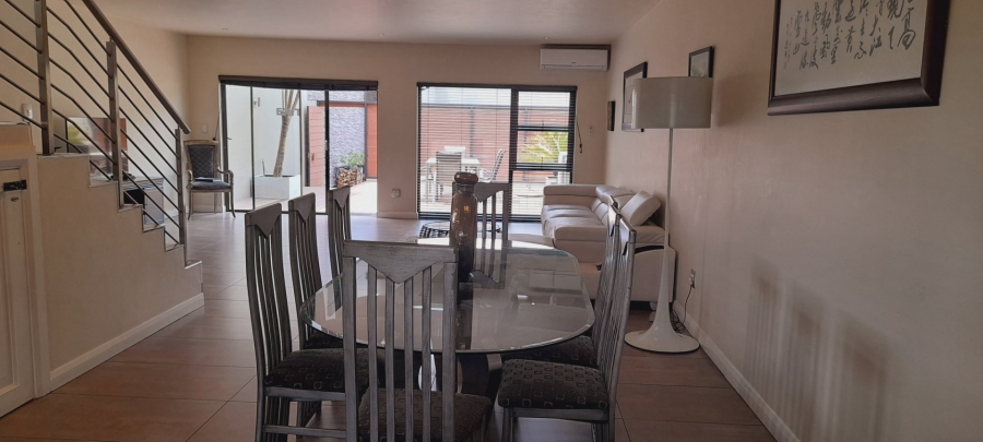 To Let 4 Bedroom Property for Rent in Sandown Gauteng