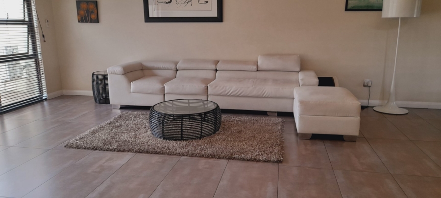 To Let 4 Bedroom Property for Rent in Sandown Gauteng