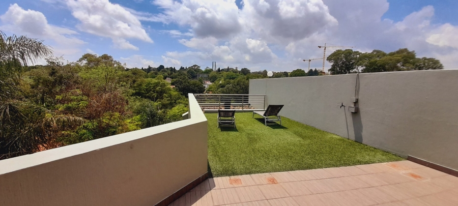 To Let 4 Bedroom Property for Rent in Sandown Gauteng
