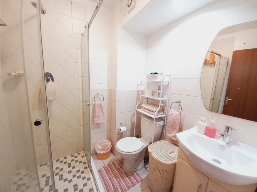 2 Bedroom Property for Sale in Hurlyvale Gauteng